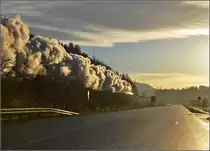 Zugsuchbild... Die Sonne wirft ein eigenartiges morgendliches Licht auf das Primtal und 52 7596 versucht sich so gut wie möglich zu verstecken... Dezember 2014.