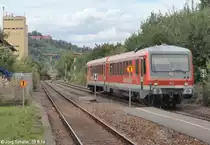 Beeindruckend sind die langen Ausweichgleise in den Bahnhöfen der „Taubertalbahn“, die von der früheren Bedeutung des Güterverkehrs zeugen. 628 224 kam am 20.8.14 als RB nach Crailsheim in Markelsheim auf Gleis 2 an.