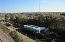 Ein Teil des Wagenparks des VZW Kolenspoor im Bhf As bei Genk, gesehen vom benachbartem Aussichtsturm, am 3.November 2014
