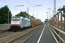 186 108 mit einem KLV-Zug aus Italien in Richtung Venlo am Nachmittag des 23.07.14 in M�llheim (Baden).