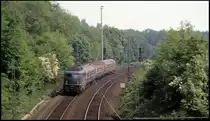 Ein grüner Knallfrosch in Form der 141285 war mit einer Garnitur Silberlinge, dem N 8614, am 18.5.1989 um 11.50 Uhr am Ortsrand von Hasbergen auf der Rollbahn nach Münster unterwegs. 