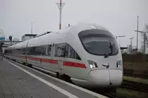 ICE-TD 605 017-2 K�benhavn als ICE 36 von �sterport nach Hamburg Hbf bei der Ausfahrt im Bahnhof Puttgarden am 21.12.2014 um 12:45 Uhr