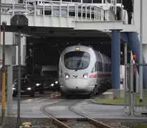 ICE-TD 605 017-2 K�benhavn als ICE 36 von �sterport nach Hamburg Hbf fuhr gegen 12:39 Uhr von der Scandlines-F�hre in Puttgarden runter.21.12.2014
