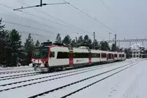 Ein Travys Domino ABt ist schon einige Zeit ausser Betrieb. Als Ersatz wurde im Travys Domino ein SBB ABt eingereiht; SBB ABt 50 85 39-43 812-9, Travys Inova 50 85 29-43 384-1 und Travys RBDe 560 384-0 als Regio 6021 bei Ausfahrt in Vallorbe, 27.12.2014.