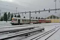 Der ehemalige Sch�lerzug aus dem Vall�e de Joux steht noch immer vor dem Depot in Vallorbe. Der dazugeh�rige ABDe ist im Inneren des Depots abgestellt, am Pendel ist daf�r die Travys Re 4/4 II ex. BLS, exex SBB; Bt 50 85 80-35 904-2 ex. MThB, B Lego 50 85 20-35 504-3 ex. TRN und Re 4/4 II 420 503-6, 27.12.2014.