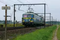 SNCB-Loks 2309 und 2357 als Lokzug unterwegs auf der Schleife bei Ekeren in Richtung Antwerpen-Noord. Aufgenommen am 12/08/2009.