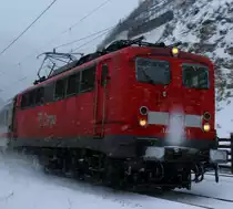 Keine Große Last für 140 528. 
Sie hatte am 27.12.14 eine PbZ, bestehend aus 5 Wagen und einer Lok, am Haken und hatte die ehrenvolle Aufgabe diesen Zug von Stuttgart nach München zu bringen. 
Das Lokportrait gelang am oben genannten Tag an der Geislinger Steige. 