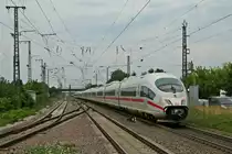 406 003-4 und 403 017-7 als ICE 104/504 von Basel SBB nach Amsterdam Centraal und K�ln Hbf am Nachmittag des 23.07.14 beim Verlassen des Bahnhofs M�llheim (Baden).