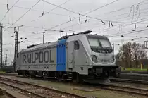 Lok 187 004-7 wartet am Badischen Bahnhof auf den nächsten Einsatz. Die Aufnahme entstand am 30.11.2014.