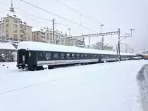 Wegen der Fussballwinterpause stehen die Fanwagen zurzeit arbeitslos herum. 8 der ex. Bpm 51 stehen eingeschneit im G�terbahnhof von St. Gallen. Im Bild sind die 50 85 21-73 528-4, 525-0, 513-6 und noch ein weiterer, 01.01.2015.