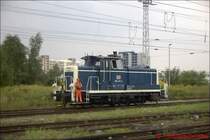 Noch in blau zeigte sich BR 364 414-3 im Sommer 2002 in Rostock Hbf.