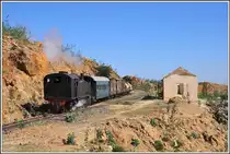 Nach einem kurzen Zwischenhalt verlässt die 442.59 mit ihrem GmP die Ausweichstelle Lessa Richtung Nefasit. (05.12.2014)