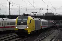 182 596 wird im Januar ersatzweise am IC 118/119 eingesetzt. 
Am 02.01.2015 kommt sie mit dem IC 119 im Mannheimer Hbf an.
Leider werden die Loks der Baureihe 103 nicht mehr an diesem Zugpaar zu sehen sein, was aber auch seine Vorteile hat: So kann die 103 113 etwas schonender eingesetzt werden, sie ist ja auch nicht mehr die Jüngste.

Den Umlaufplan von 103 113 findet man hier: http://www.moebahn.de/t17211f122-Umlaufplan-Fahrplan-Baureihe-Frankfurt.html
