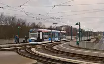 . An der Stadtautobahn - Die Haltestelle Sachsendamm liegt an der vielbefahrenen Braunschweiger Stadtautobahn und ermglicht die Staenbahn in einem ungewohnten Umfeld zu fotografieren.

Ein Alstom NGT8D mit der Nummer 0756 (Bj 2007) befhrt am 04.01.2015 die Tramlinie 2 Siegfriedviertel - Heidberg und verlsst soeben die Haltestelle Sachsendamm. (Hans)
