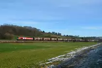 Die DE 669 der HGK fährt mit einem Kewaz durchs Filstal in Richtung Stuttgart.Aufgenommen an der Nassachtal Brücke am 6.1.2015.