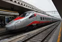 Hier 610 104-6 als ES9578 von Roma Termini nach Torino Porta Nuova, dieser Triebzug stand am 24.12.2014 in Roma Termini.