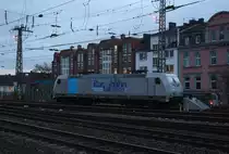 185 622-8 (119 003-1) von der Rurtalbahn steht abgestellt im Aachener-Hbf in der Abendstimmung vom Abend am 6.1.2015.