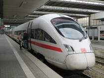 411 576-2 am 30. August 2014 im Bahnhof München Hbf