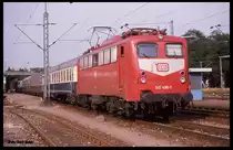 140496 mit Zug 7330 nach Mosbach am 10.8.1989 um 17.35 Uhr im Bahnhof Osterburken.