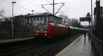 185 044-5 DB kommt durch Aachen-Schanz mit einem Kurzen Coilzug aus Kinkempois(B) nach Köln-Gremberg und kommt aus Richtung Aachen-West und fährt in Richtung Aachen-Hbf,Köln.
Bei Regenwetter am Nachmittag vom 8.1.2015.