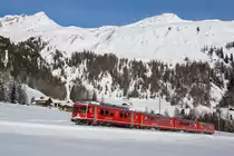 Am 02.01.2015 fährt der Be 4/4 511 mit dem RE 1027 von Davos Laret Richtung Davos Wolfgang. Schön zu sehen, dass die ursprünglich fürs  Flachland  beschafften Triebwagen auf steilen Bergpfaden ein neues Zuhause gefunden haben.