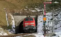 218 435-6 mit dem RE 22311 (Rottweil-Neustadt(Schwarzw)) bei Döggingen 6.1.15