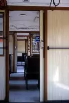 DSB S-Bahn Kopenhagen: Ein Teil der Innenausstatung des Steuerwagens FS 966 (Scandia 1952). - Die Aufnahme des Bildes fand im Mai 1978 in einem Zug auf der S-Bahnlinie F im Bahnhof Klampenborg statt. - Die letzten Züge dieses Typs wurden später im Jahre 1978 ausgemustert.