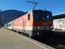 1144 064 mit R 4863 (Lienz - Spittal-Millstättersee) kurz vor der Abfahrt im Bahnhof Lienz, 23.12.2014