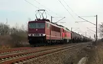 Mit der Wagenlok 232 416 und einem Kesselwagenzug nach Hamburg rollte 250 137 am 06.01.15 durch Greppin Richtung Dessau.