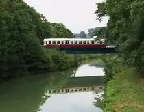 Am Canal des Ardennes - Die Strecke 210.000 Amagne-Lucquy - Revigny überquert bei Attigny den Canal des Ardennes, der sich aus der Aisne speist. Noch weitere Kanäle durchziehen die ländlich geprägte Gegend zwischen Attigny - Vouziers und Challerange.
Picasso X3838 der CFTSA ist auf dem Rückweg von Challerange nach Attigny. 24.08.2013