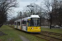 Am 10.01.2015 fährt diese Straßenbahn der BVG (GT6N (1056)) auf der Linie M13 zum Virchow-Klinikum, Aufgenommen in Berlin Osram-Höfe.
