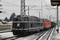 Auch am Neujahrstag fuhren Rübenzüge nach Siebenbrunn - Leopolstdorf hier zusehen ist die Ausfahrt aus W.Stadlau der G 59201 mit den TFZ  2143.040 + 035 am 1.1.15 