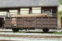 RhB - Fb 8506 am 28.05.1990 in Scuol - Hochbordwagen mit Stahlaufbau 2-achsig mit 1 offenen Plattform - Baujahr 1913 - bernahme 12.12.1980 - Rast/RhB - Gewicht 7,55 - Zuladung 15,00t - LP 8,89m - zulssige Geschwindigkeit Aufkleber 60 - 2=22.08.1988 - Lebenslauf: Ug ex L 6645 - 1969 E 6645 - 12.12.1980 Fb 8506 - 2003 E 8506 - 09/2005 Abbruch - Hinweis: gescanntes Dia
