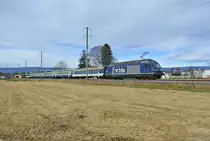 Heute verkehrte der BLS EWI Reservependel als RE zwischen Bern und Neuch�tel. Re 465 007-3, A, AB, B, B, B (alle EWI) und BDt EWII 911 ex. SBB als RE 3933 bei M�ntschemier, 12.01.2015.