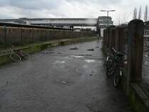 Zugang vom Lenbachplatz. Wer zur Ringbahn ( hinter  dem Foto) mchte, geht diesen Weg entlang. 21.1.2007