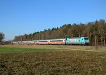 101 102 mit EC 218 am 24.12.2014 bei Eglharting. 