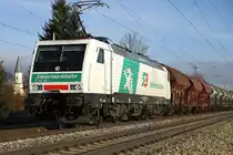 E 189-822 Steiermarkbahn. Hinten hing noch die Lok V 100.02 dran.
Zug fährt Richtung München. Fotostelle zwischen Zorneding und Egelharting.
Hier sind den ganzen Tag gute Lichtverhältnisse zum fotografieren.
Für diese Richtung besonders am Mittag bis Nachmittag.


Das ist meine erstes Bild bei Bahnbilder.de !!!