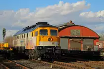 SGL V300.18 (232 446) am 16.2.14 abgestellt bei der DBG/Bahnbaugruppe in Duisburg-Entenfang.
Aufgenommen vom Bahnübergang 