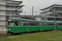 Be 4/6 Düwag 651 wendet in der Schlaufe bei Pratteln. Düwag Doppeltraktionen sind nicht mehr oft zu sehen. Am 19.01.2015, als diese Aufnahme entstand, waren es aber gleich drei Doppeltraktionen.