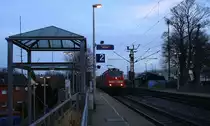 111 158-2 DB kommt die Kohlscheider-Rampe hoch aus Richtung Neuss,Herzogenrath mit einem RE4 aus Dortmund-Hbf-Aachen-Hbf und fährt durch Kohlscheid in Richtung Richterich,Laurensberg,Aachen-West. 
Bei Sonne und Wolken am Morgen vom 19.1.2015.