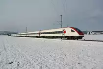 Auch dieses Jahr verkehrt einmal pro Tag ein ICN Biel-Konstanz-Biel. Im Bild ist der RABDe 500 003-4 als IR 2122 bei Berg TG, 19.01.2015.