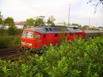 233 572-7 warten in Ahrensburg auf die Weiterfahrt Richtung Hamburg