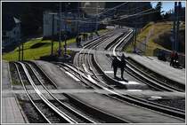 Rigi Kaltbad First. Links gehts nach Arth Goldau (ARB), rechts nach Vitznau (VRB). (03.11.2014)