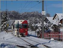 Von Bulle kommend erreicht der TPF Regionalzug S50 14813 Châtel St Denis. Nach einem kurzen Aufenthalt und Fahrrichtungswechsel wird er wenige Minuten später auf dem im linken Bildteil zu sehenden Gleis Richtung Palézieux fahren.
21. Jan. 2015