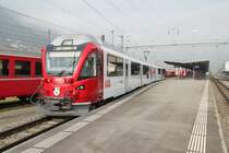 Allegra Triebzug ABe 8/12 3512 mit ABB Werbung beim umsetzen in Landquart.Heute war der Himmel nebelverhangen.Seit 1913 bestehen schon die geschäftlichen Beziehungen zwischen der ABB(BBC)und der Rhätischen Bahn.22.01.15