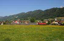 Re4/4'' 11128 mit RE3820 am 18.05.2013 bei Balgach