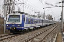 4020 246 und ein weiterer 4020 fahren am 22.01.2015 als S7 in die Haltestelle Mannswörth ein. 