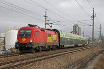 Heute am 22.01.2015 wurde die 1116 060 ausnahmsweise beim CAT (City Airport Train) zwischen Wien Mitte und Flughafen Wien eingesetzt. Hier zu sehen kurz nach der Haltestelle Mannswörth.