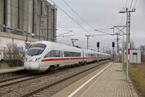 DB-ICE durchfährt am 22.01.2015 die Haltestelle Mannswörth.