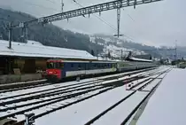 BDt EWII ex. SBB 50 63 82-33 911-3 mit dem BLS Reserve EWI Pendel und der Re 465 006-5 wartet in Zweisimmen auf die Reisenden f�r den Extrazug zur�ck nach G�mligen, 23.01.2015.